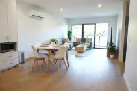 ViQi Apartment 2 min from centre with premium Netflix & prime Amazon,75 inch Tv