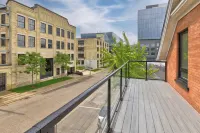 Single Bachelor unit en-suite Across from Google