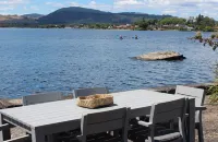 Lakeside apartment with boat ramp & jetties
