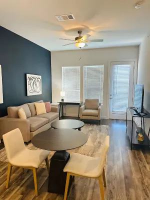 Cozy apartment in pleasant Leander with WiFi, AC