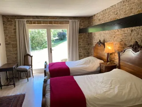 A 30 Minutes de Lyon et 20 de Villefranche, Grande Maison Dans Parc Arboré Hotel di Charnay