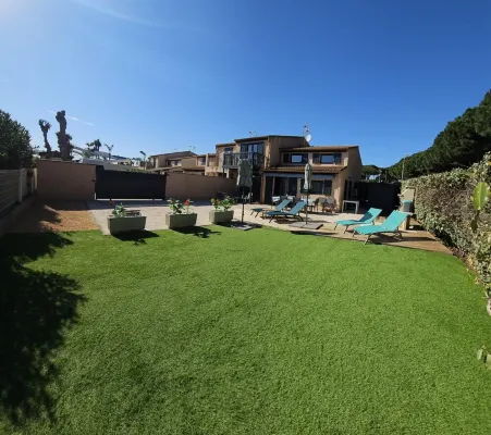 Maison Tout Confort 8 Personnes en Bord de Mer, Piscines Communes sur Place