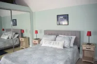 Sandy Gem- Waterfront Cottage w/ Sunset Views & Private Dock