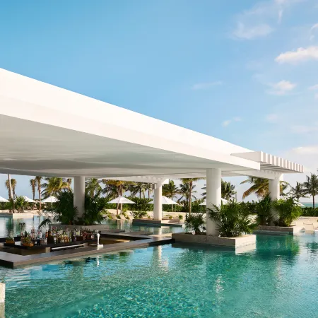 SLS PLAYA MUJERES