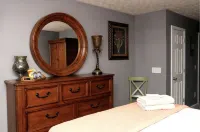 Comfortable 4 bedroom 10 min from Airport & Downtown
