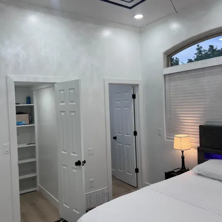 New Build Luxurious Modern Apartment With a Private Garage And a Covered Porch