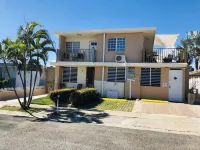 Luxury Retreat with Private Jacuzzi and Mountain Views. FREE Parking and Laundry