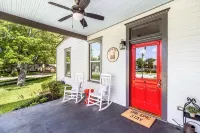 Spacious 4-bedroom w/ full en suite baths -  1/2 mile from Covington Square!