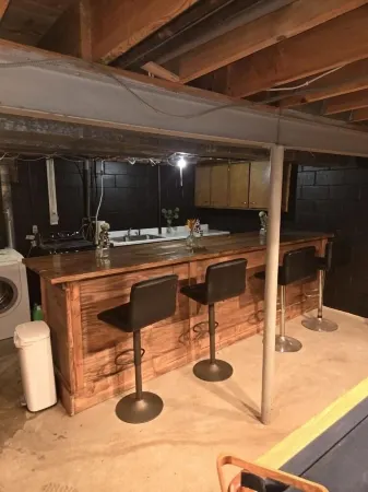 Speedway Large Home- 4 bed/2 bath walking distance to Motor Speedway.