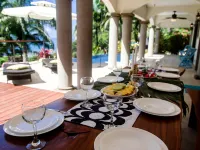 Perfect Location, Walk to Beach, Infinity Pool, Luxury Decor, Fast Free Wifi! Hotels in Dominical