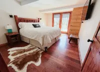 Beautiful Secluded Cabin with hot tub on 50 acres