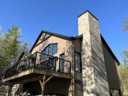 Cottage / Lake House - New - Beautiful views - Clean and comfortable Отели в г. Ле Коллин-де-л'Утауе