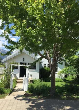 casual elegance in the heart of beautiful downtown Joseph Oregon