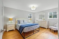 Charming 3-bedroom house in Glassboro with WiFi, AC Hotels in Gloucester County