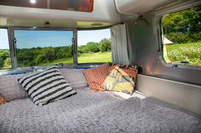 Funky Airstream -Stunning Tin Mine Views-10mins Surf/Surf Beaches-Free WiFi-Dogs Hotels near Kenwyn Parish Church