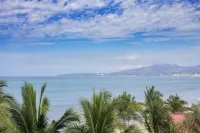 Condo Infront of the Beach
