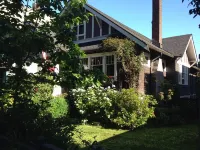 Charming Upstairs Suite in Historic Grandview Woodland Hotels in Downtown Eastside