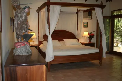 Villas Casa Loma - Suite 203 : Tropical Villa with Pool and Spectacular Views