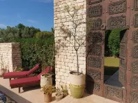 Exceptional villa of 400m2 with private heated pool and its domestic employee