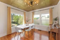 5 min walk to downtown! Newly renovated with original hardwoods and clawfoot tub