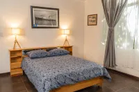 Beach Front Peaceful House w/ a/c & wifi - La Ola Feliz Hotels in Savegre de Aguirre