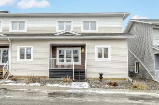 Mountain Haus w/ HOT TUB & large backyard w/firepit. Only 7 mins to downtown