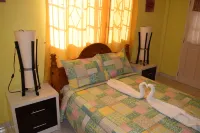 A superb 2-bedrooms Holiday Apartment, mins away from Ocho Rios vibrant fun