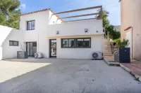 A 10 mn walk from the beach with view on the cap canaille house of 100 m2