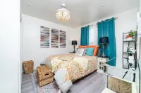 Melrose 2 BR w/ large kitchen + fireplace + patio