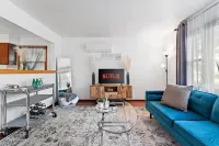 Balcony/Patio/ Separate Fenced Yard + Beach, Park & Downtown+close to Chicago Hotels in Chesterton