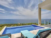 Stunning Oceanfront 5 Bed House with Infinity Pool