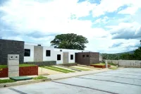 Prívate Opico villa w/ prívate patio and own Pool-right in town ! San Juan Opico住宿飯店