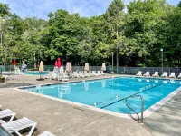 Lux Lakeside in amenity rich gated community w/ HotTub, Sauna, Stream, Game Room