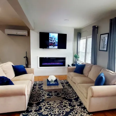 Newly renovated ocean view home 2 min to beach close to Boston Отели рядом с достопримечательностью «Пляж Нантаскет»