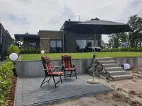 Vacation home right on the lake with sauna, air conditioning and private beach Hotels in Barßel