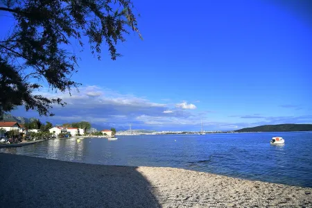 Turrium Heritage Apartment Seaside With Patio and Barbecue Отели в г. Opcina Kastela