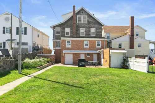 DIRECT WATERFRONT PRIVATE BEACH