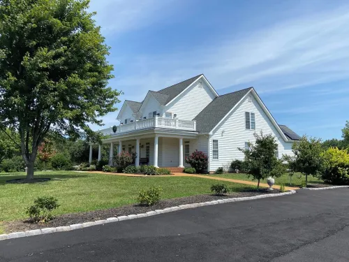 Escape to Nature: Exquisite Retreat Perfect for Gatherings near Charlottesville