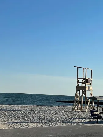 Affordable Family Getaway Sleeps 7, Near Bike Path, Beach, Golf, Harwich Center