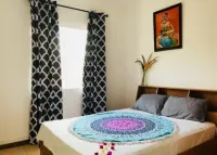 Villa Sécurisée dans un jardin calme avec piscine