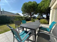 HOUSE NEAR THE SEA Hotels in Portbail