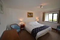 Diubaig House - tranquil, spacious, panoramic loch views, secluded 3-acre garden