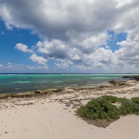 Cozy beach cottage at Sea Lodges, Cayman Kai