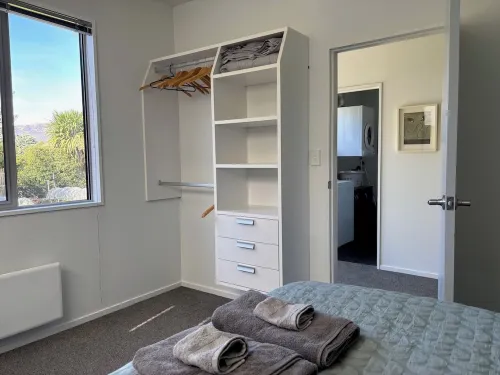 The Art House, Wanaka - Contemporary holiday house