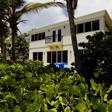 BIG WATERFRONT BEACH HOUSE WALK TO CRUZ BAY RESTAURANTS AND SHOPPING
