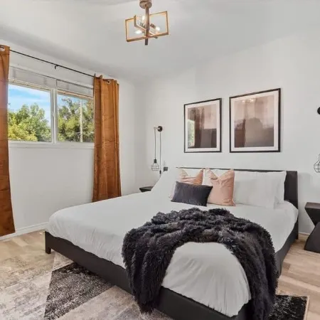 Stylish Drumheller Retreat: Steps from the Red Deer River!