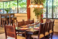 Steps from the beach ! Stunning Villa w/ concierge, butler, doorman.