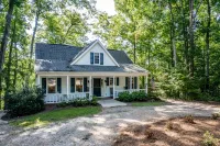 Orion's Retreat a charming cottage nestled by the scenic shores of Lake Sinclair Hotels in Putnam County