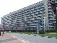 Nieuwpoort-Bad: Family friendly apartment with garage. 50 m from the sea.