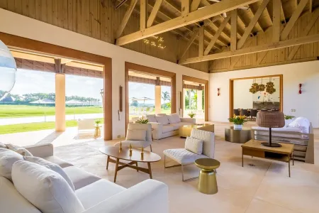 Beautiful Casa Campo Italian designed luxurious 6 bedroom villa & golf/sea views